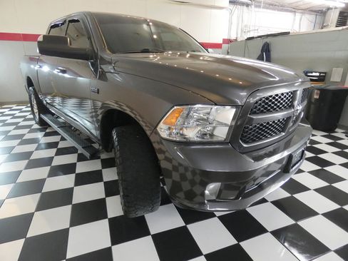 Used 2019 RAM 1500 Express w/ Express Value Package AWD/4WD image 3