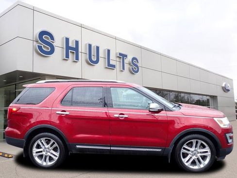 Used 2017 Ford Explorer XLT w/ Equipment Group 202A image 4