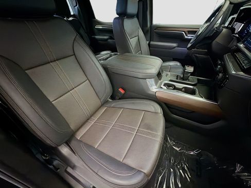 Used 2025 Chevrolet Silverado 1500 High Country w/ High Country Premium Package AWD/4WD image 15
