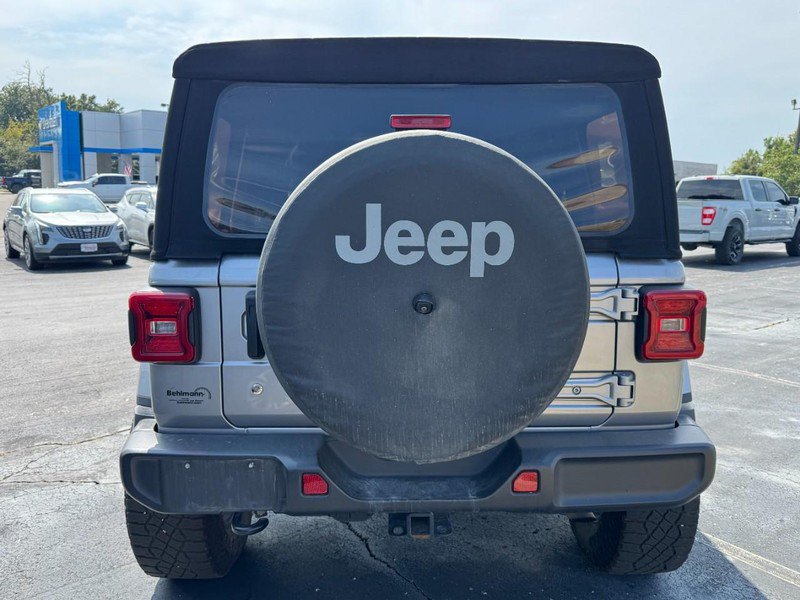 Used 2018 Jeep Wrangler Unlimited Sahara w/ LED Lighting Group AWD/4WD image 4