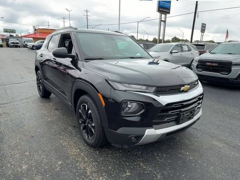 Used 2021 Chevrolet TrailBlazer LT w/ Convenience Package AWD/4WD image 2