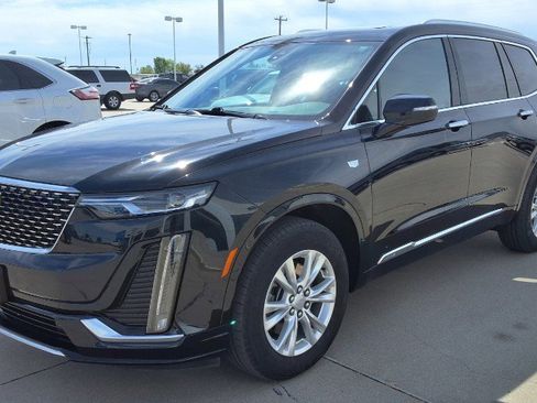 Used 2024 Cadillac XT6 Luxury w/ LPO, Floor Liner Package AWD/4WD image 4