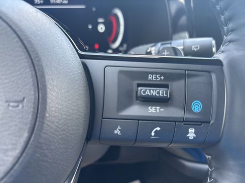 Used 2025 Nissan Pathfinder Platinum image 36