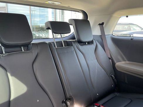 New 2026 Kia Carnival EX image 28