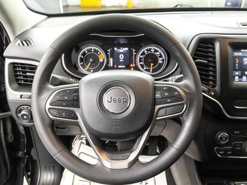 Used 2019 Jeep Cherokee Latitude w/ Popular Appearance Group image 18