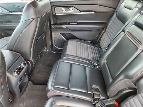 Used 2025 Ford Explorer ST-Line w/ ST-Line Street Pack image 15