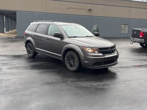 Used 2020 Dodge Journey SE w/ SE Popular Equipment Group image 2