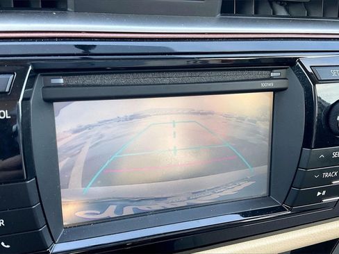 Used 2014 Toyota Corolla LE image 21