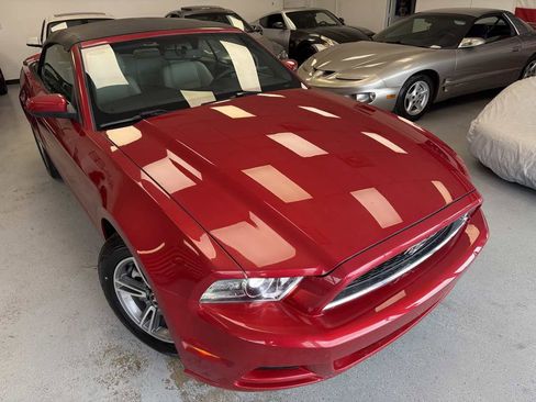 Used 2013 Ford Mustang Premium RWD image 9