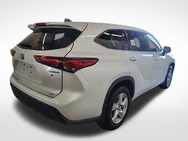 Used 2022 Toyota Highlander LE AWD/4WD image 2