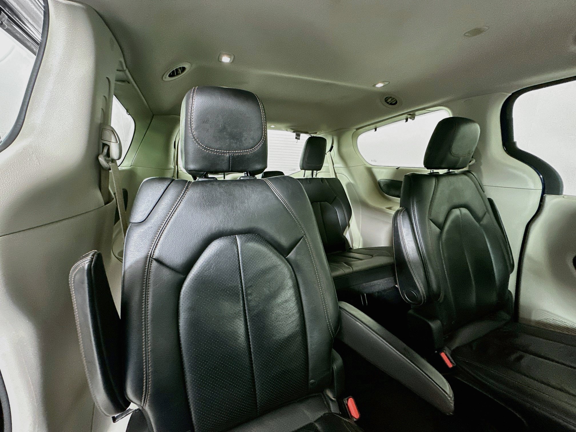 Used 2018 Chrysler Pacifica Touring-L Plus FWD image 28