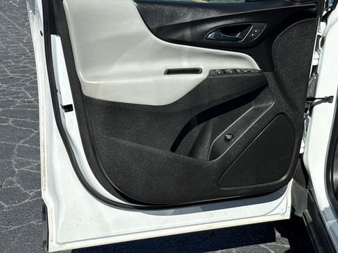 Used 2023 Chevrolet Equinox LT w/ Driver Convenience Package image 10