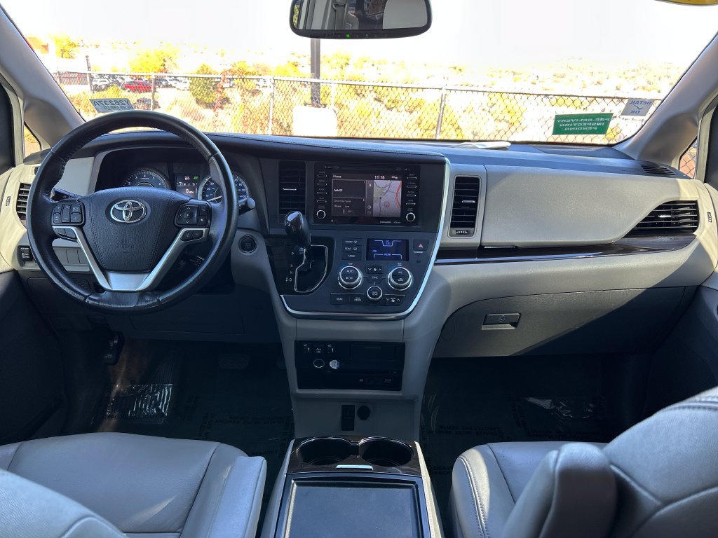 Used 2019 Toyota Sienna XLE Premium FWD image 7