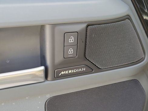 Used 2025 Land Rover Defender 130 S image 27