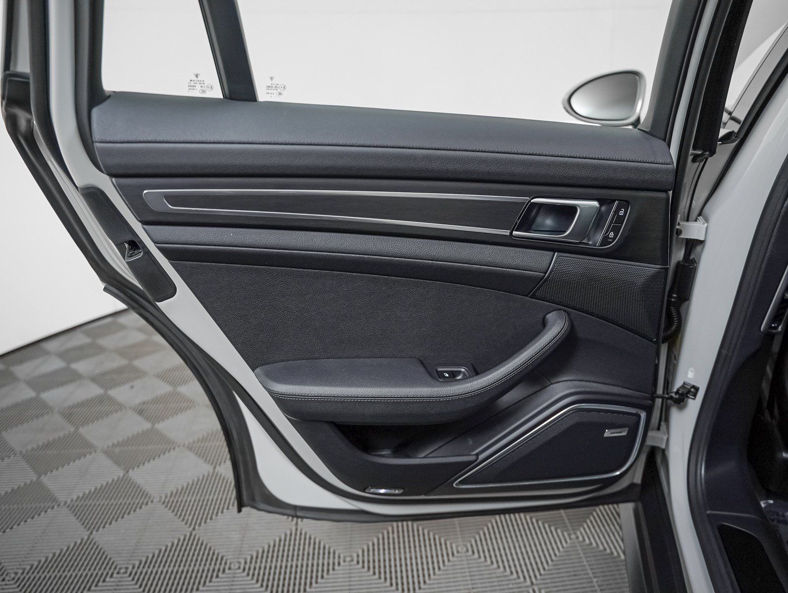 Certified 2023 Porsche Panamera 4 Platinum Edition w/ Assistance Package AWD/4WD image 29