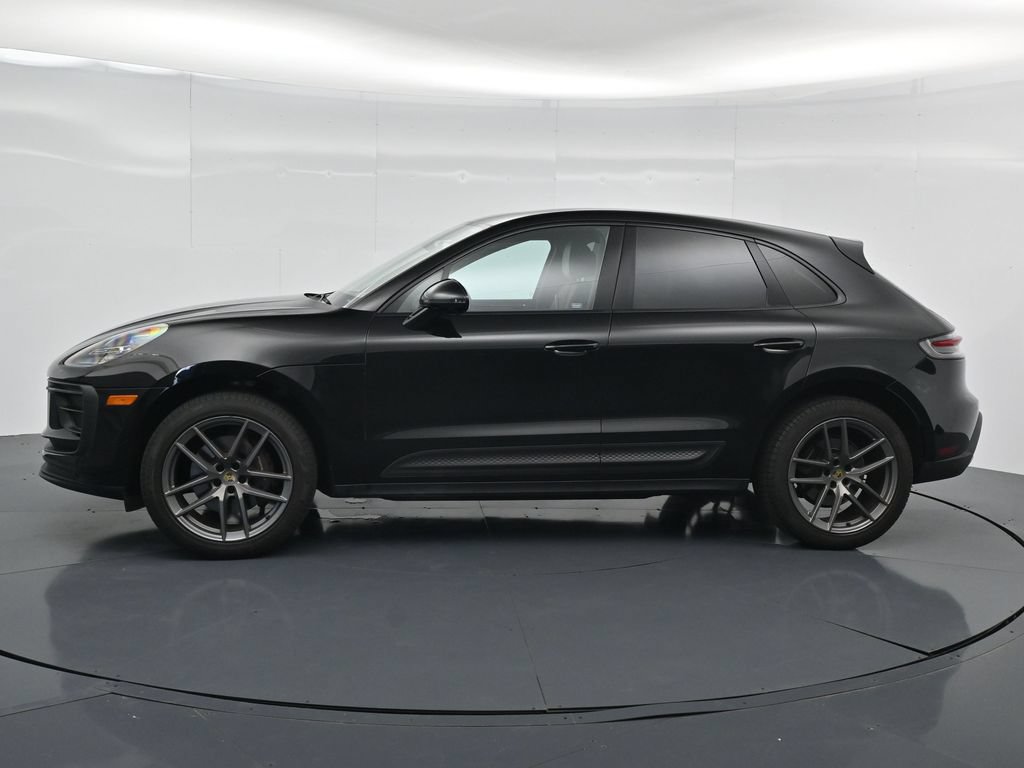 Certified 2023 Porsche Macan AWD/4WD image 2