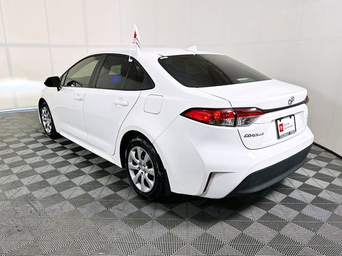 Certified 2025 Toyota Corolla LE FWD image 5