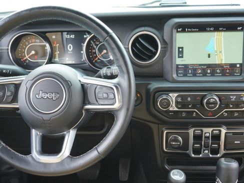 Used 2019 Jeep Wrangler Unlimited Sahara image 28