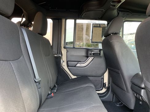 Used 2018 Jeep Wrangler Unlimited Sport S AWD/4WD image 33