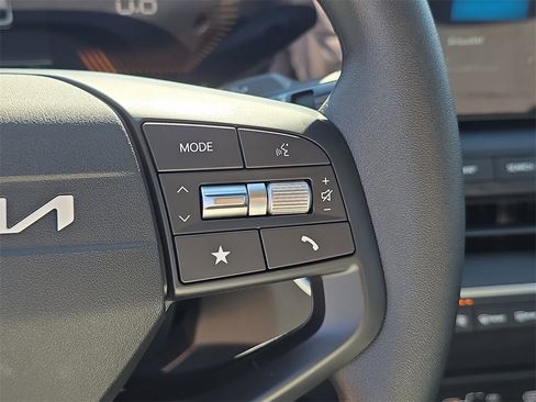 New 2025 Kia K4 LXS image 33