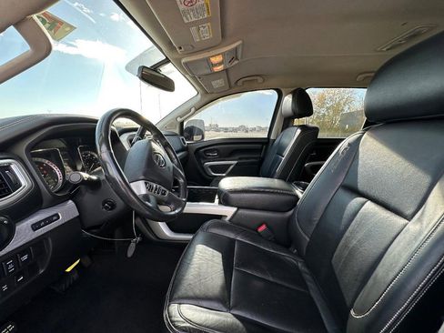 Used 2016 Nissan Titan PRO-4X w/ Pro-4x Convenience Package image 17