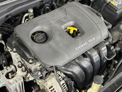 Used 2018 Hyundai Elantra SE w/ Cargo Package image 32