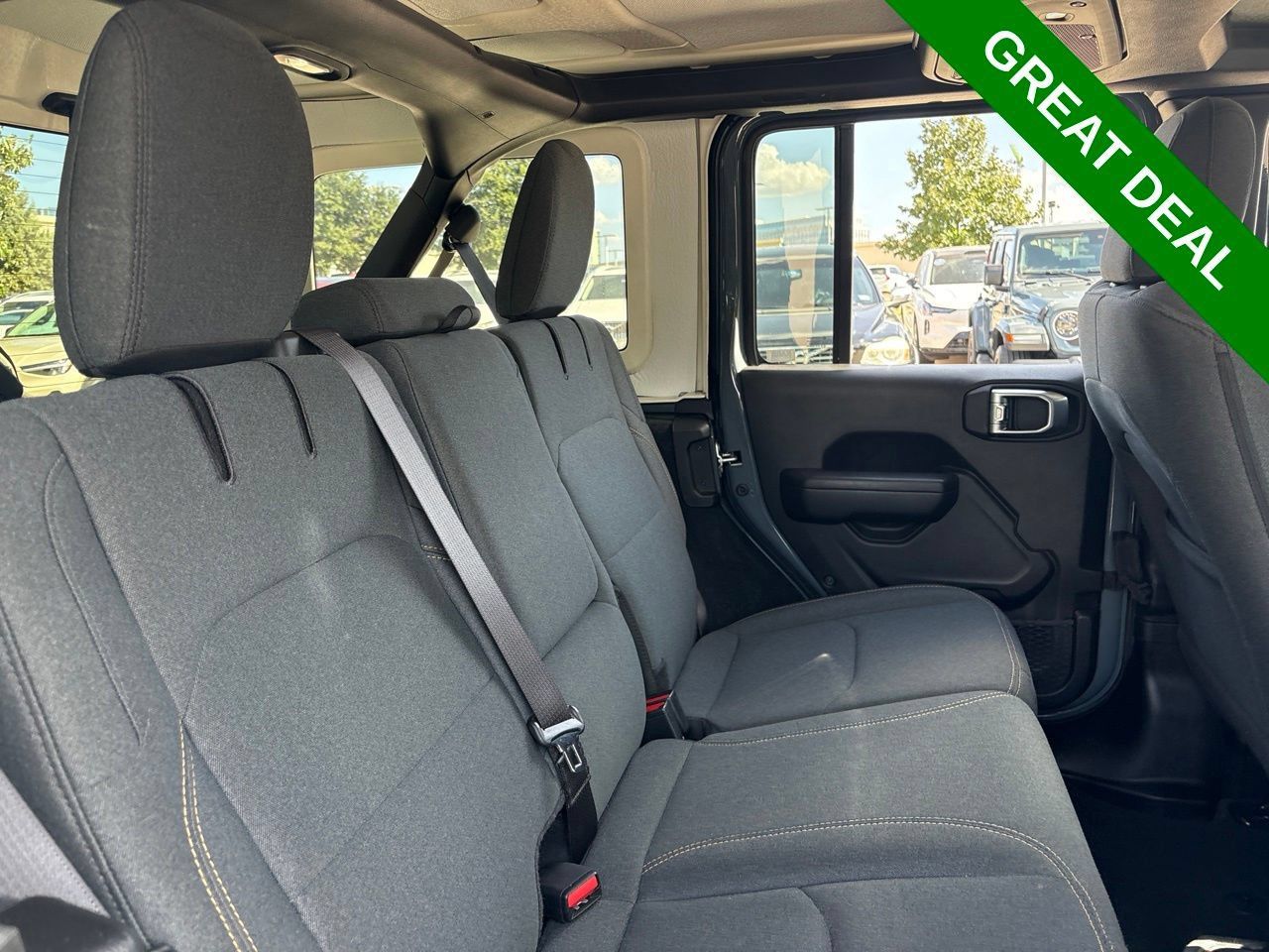 Used 2024 Jeep Wrangler Unlimited w/ Convenience Group AWD/4WD image 12
