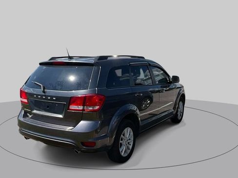 Used 2018 Dodge Journey SXT w/ Connectivity Group FWD image 2