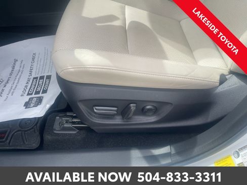 Used 2023 Toyota Crown Limited image 30