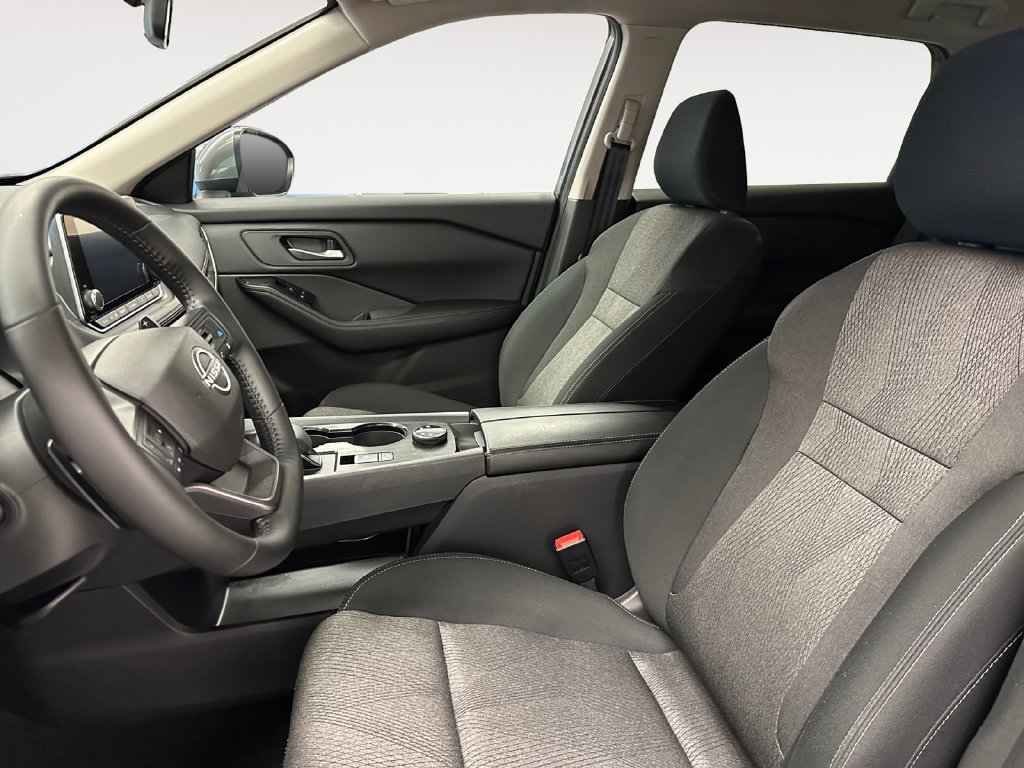 Used 2025 Nissan Rogue SV AWD/4WD image 9