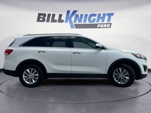 Used 2017 Kia Sorento FWD image 6