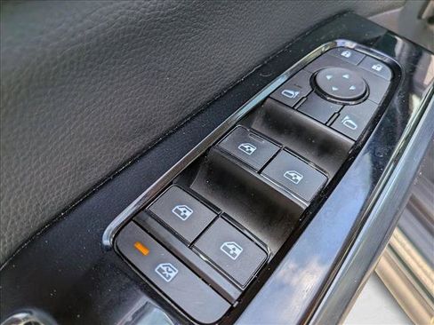 Used 2024 Nissan Pathfinder SL w/ SL Premium Package FWD image 11
