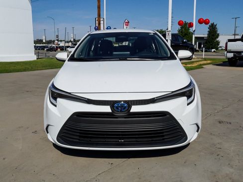 Certified 2024 Toyota Corolla LE FWD image 3