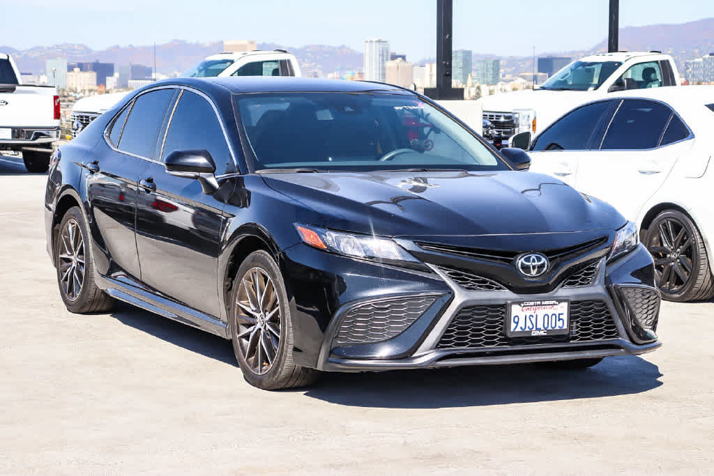 Used 2024 Toyota Camry SE FWD image 3