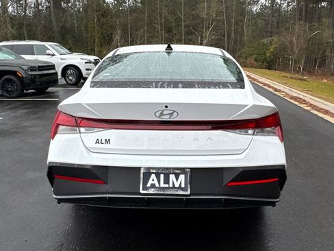 New 2026 Hyundai Elantra SE FWD image 5