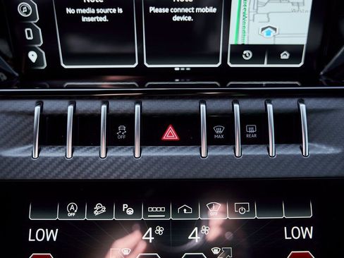 Used 2024 Lamborghini Urus Performante AWD/4WD image 83
