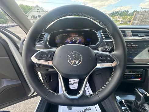 Used 2023 Volkswagen Tiguan SE w/ Panoramic Sunroof Package AWD/4WD image 19