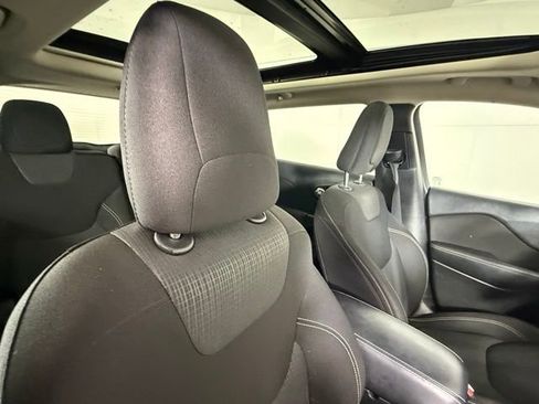 Used 2015 Jeep Cherokee Latitude w/ Comfort/Convenience Group image 32