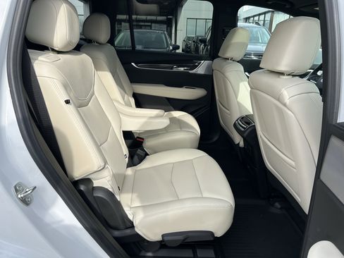 Used 2024 Cadillac XT6 Sport w/ Technology Package image 26