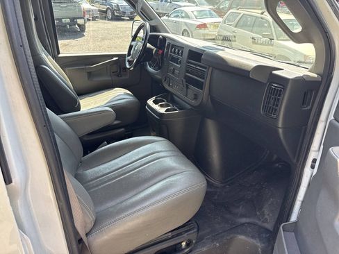 Used 2019 Chevrolet Express 3500 w/ Driver Convenience Package RWD image 16