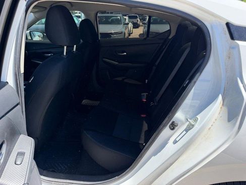 Used 2022 Nissan Sentra SV FWD image 8
