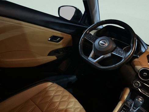 Used 2025 Nissan Sentra SV w/ SV Premium Package image 16