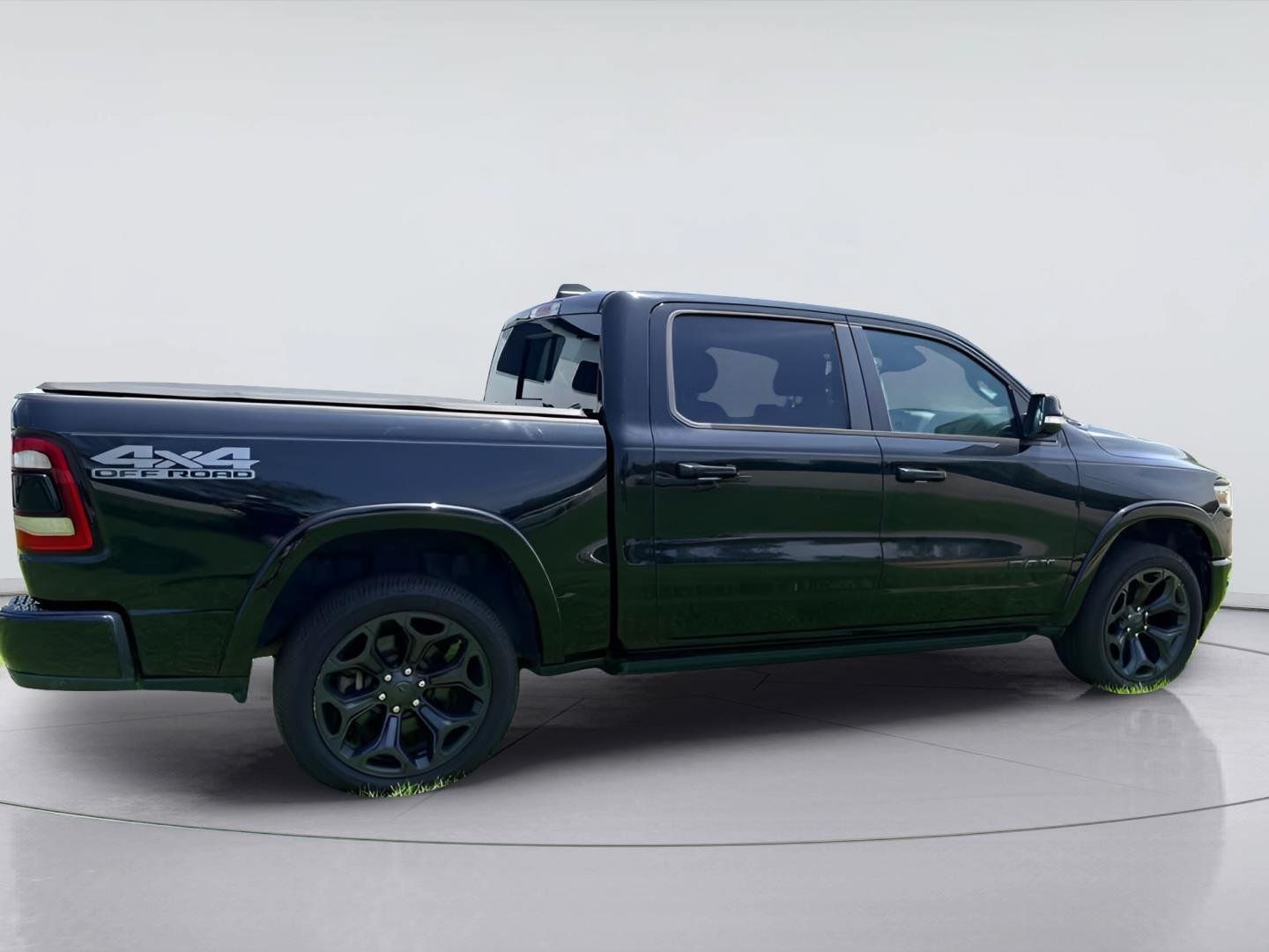 Used 2020 RAM 1500 Limited w/ Black Appearance Package AWD/4WD image 4