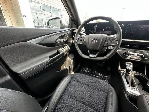 Used 2025 Buick Envista Preferred w/ Convenience I Package FWD image 12