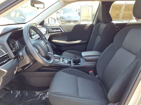 Used 2024 Mitsubishi Outlander ES FWD image 8