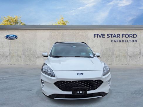 Used 2020 Ford Escape Titanium w/ Titanium Premium Package 2.0 image 3