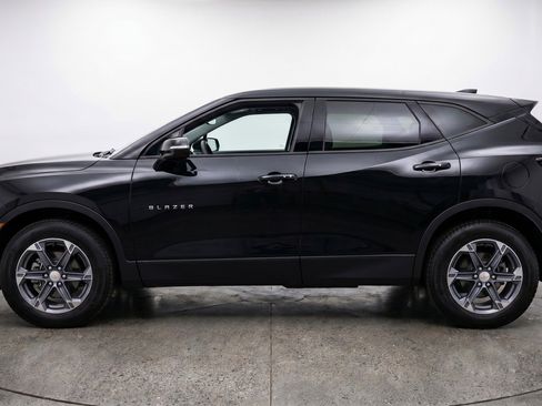 Used 2025 Chevrolet Blazer LT FWD image 5