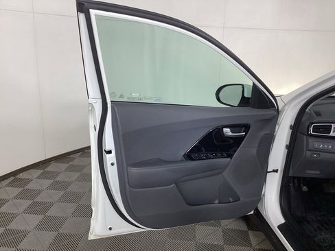 Used 2018 Kia Niro EX image 14