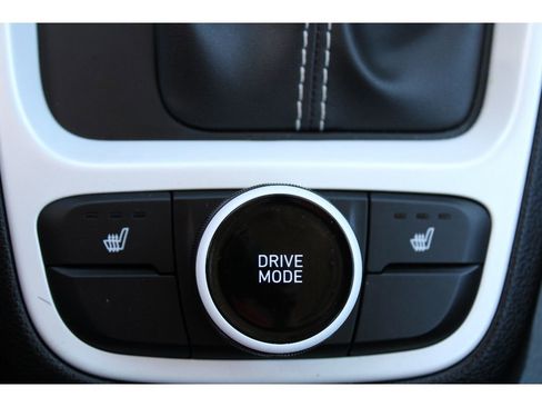 Used 2024 Hyundai Venue Limited image 30