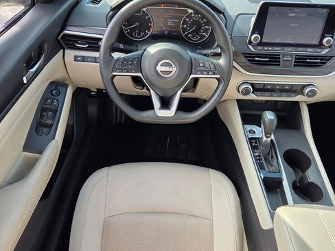 Used 2025 Nissan Altima 2.5 SV image 7